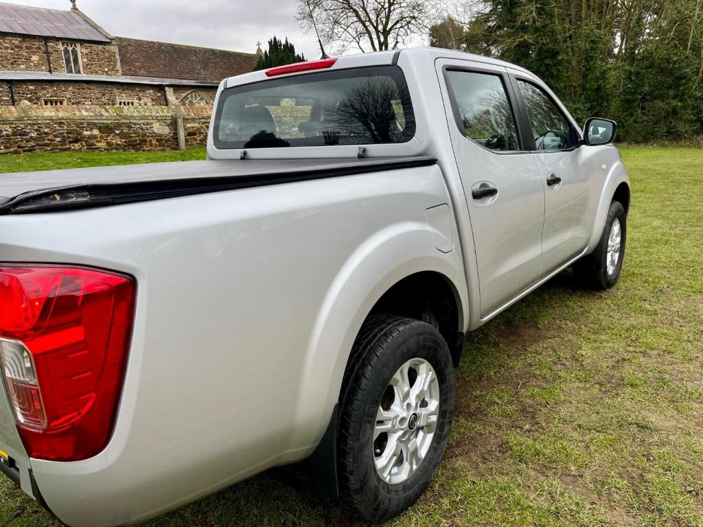 NISSAN NAVARA