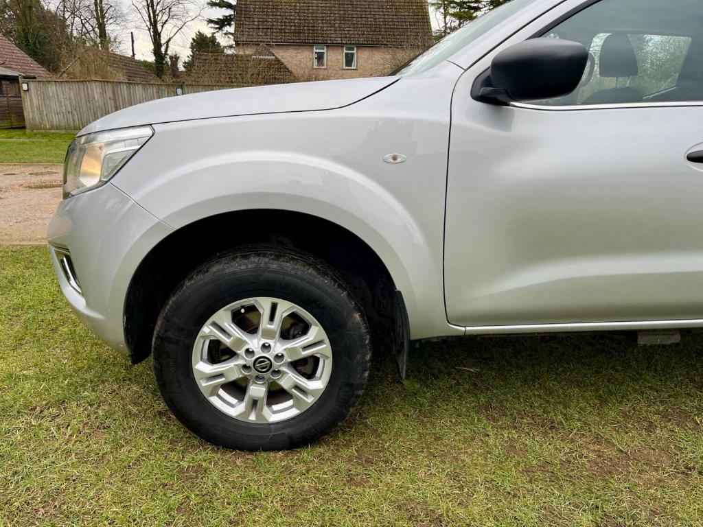 NISSAN NAVARA
