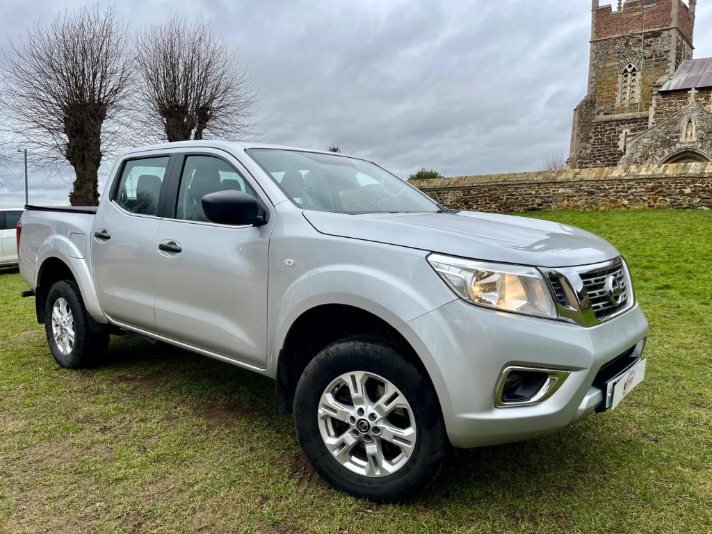 NISSAN NAVARA
