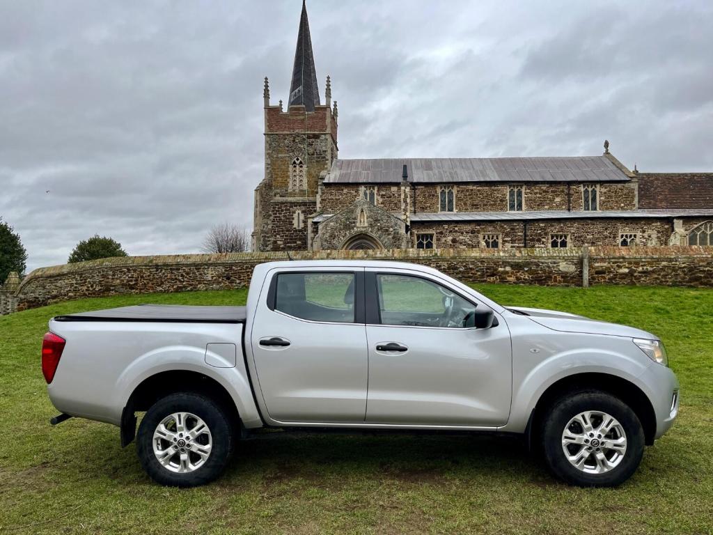 NISSAN NAVARA