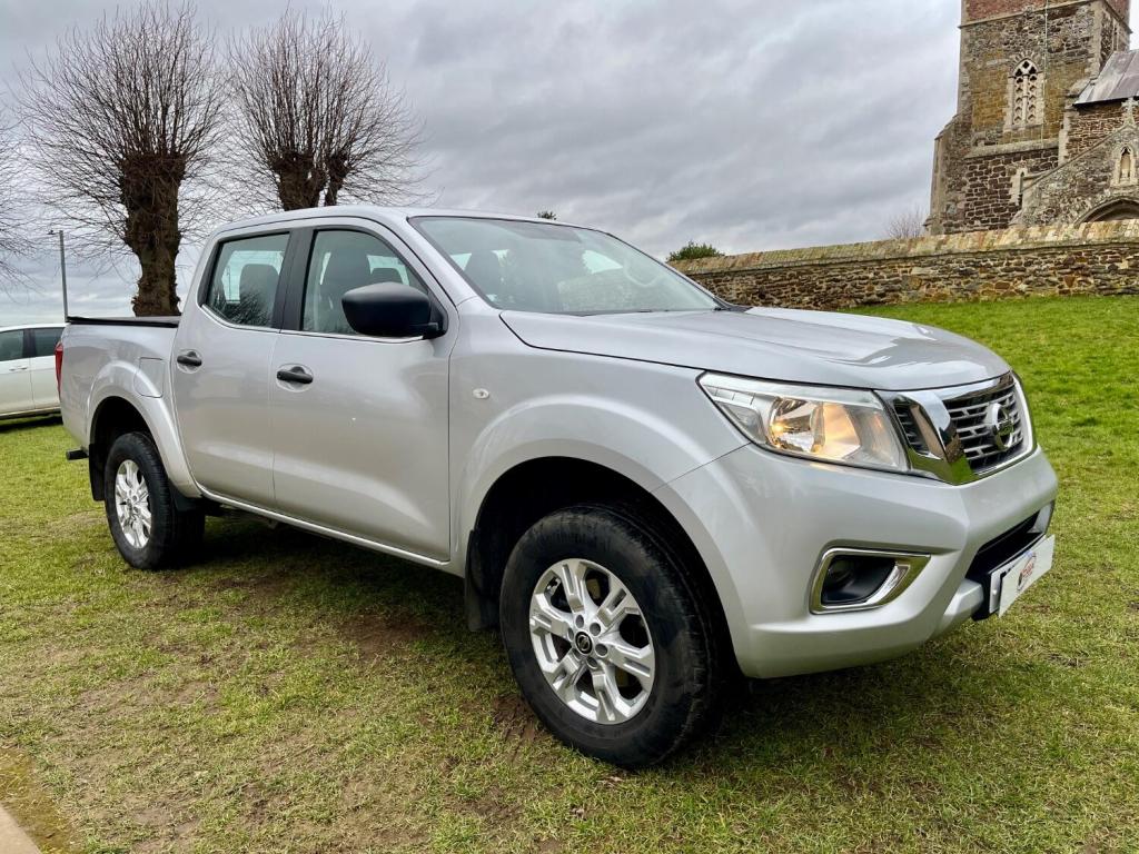 NISSAN NAVARA