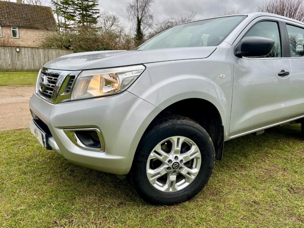 NISSAN NAVARA