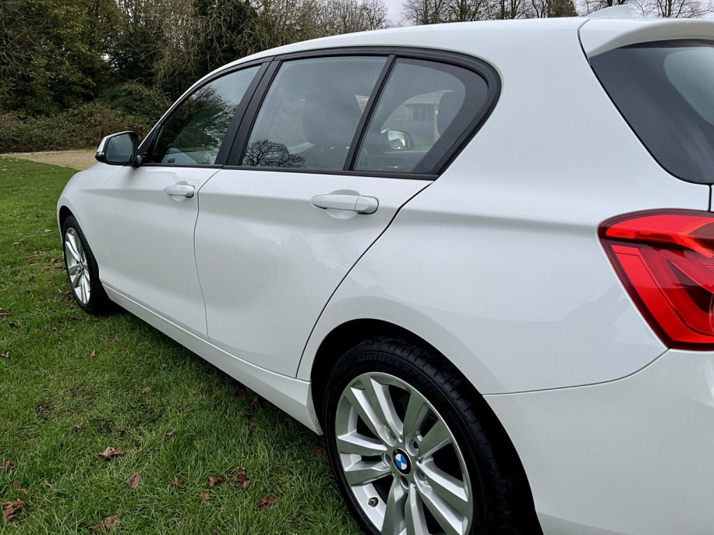 BMW 1 SERIES