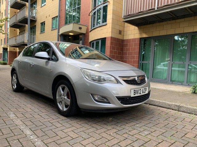 VAUXHALL ASTRA 1.6 16v Exclusiv Auto Euro 5 5dr