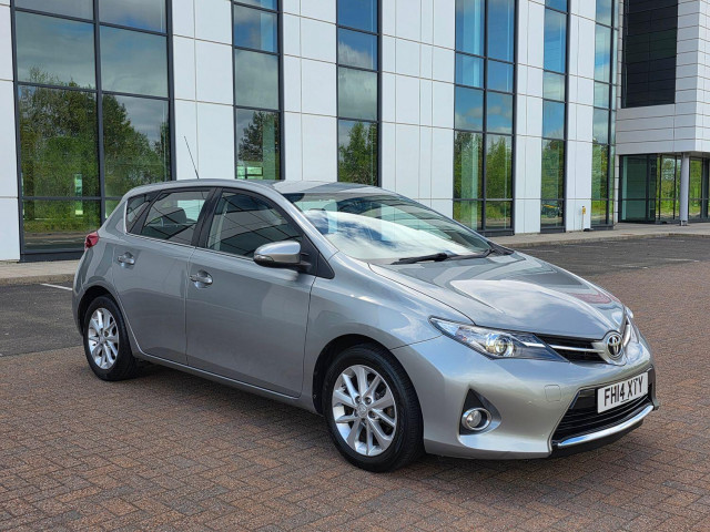 TOYOTA AURIS