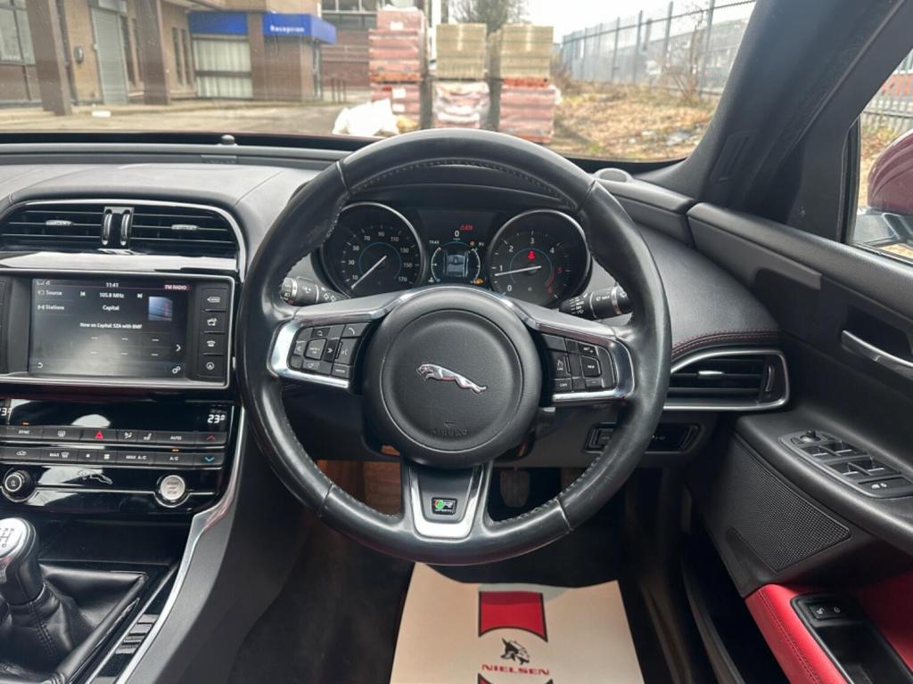 JAGUAR XE