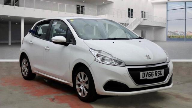 PEUGEOT 208