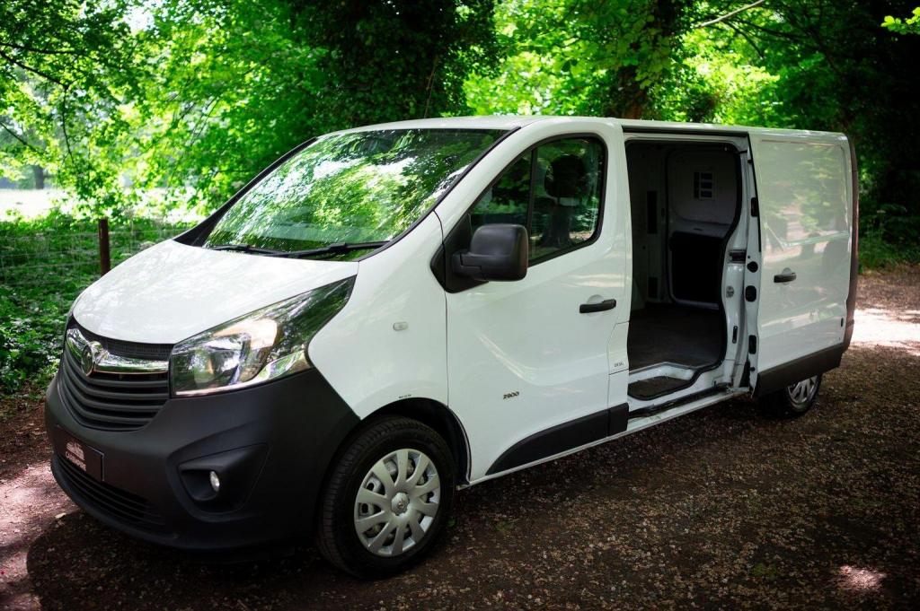VAUXHALL VIVARO