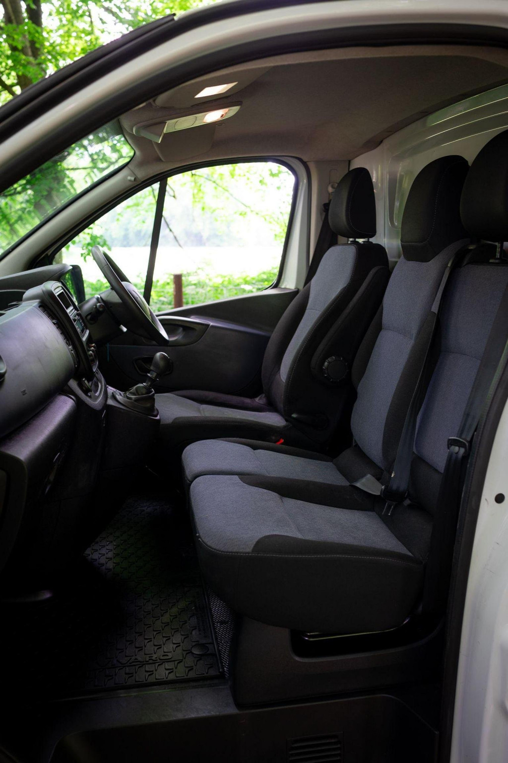 VAUXHALL VIVARO