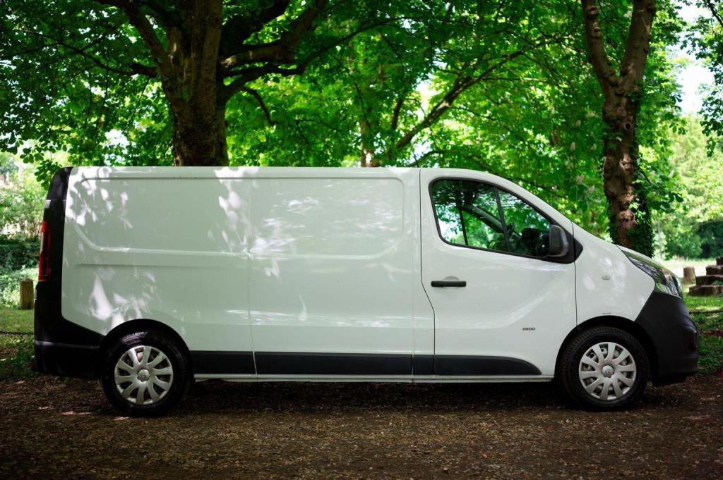 VAUXHALL VIVARO