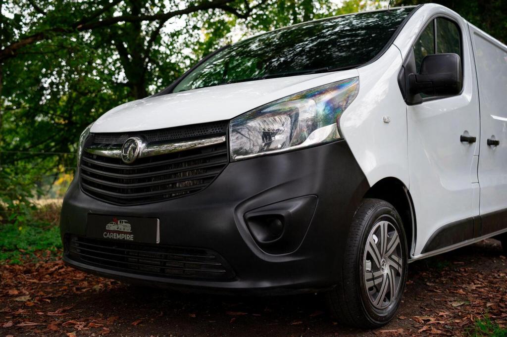 VAUXHALL VIVARO