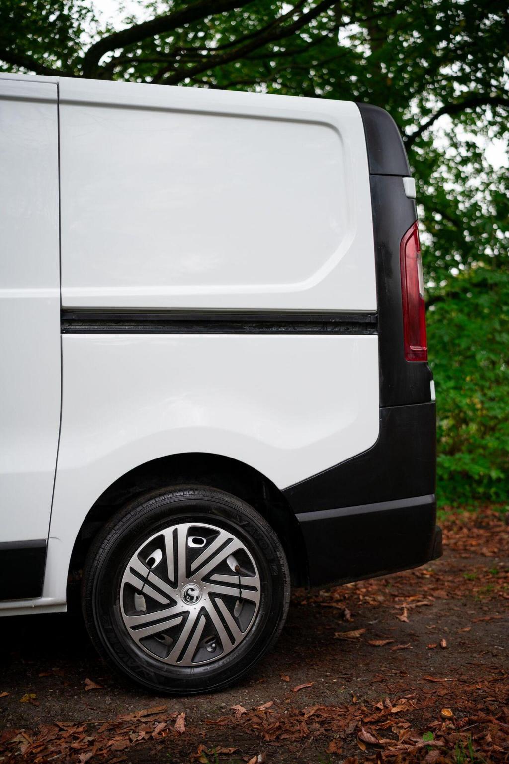 VAUXHALL VIVARO