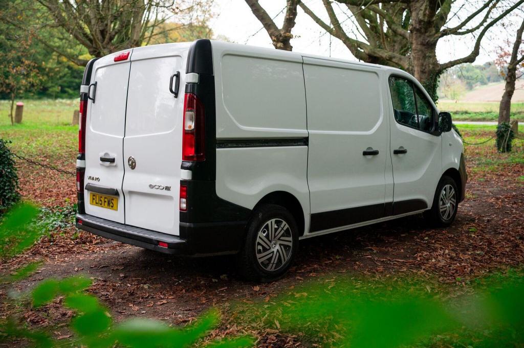 VAUXHALL VIVARO