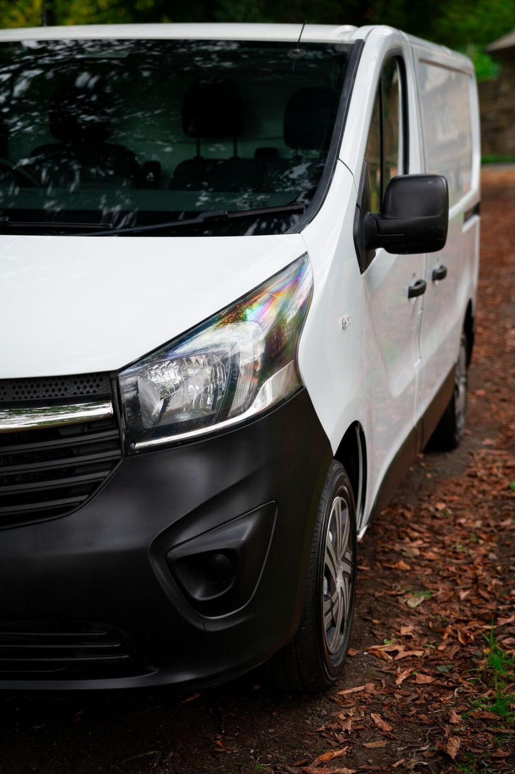 VAUXHALL VIVARO