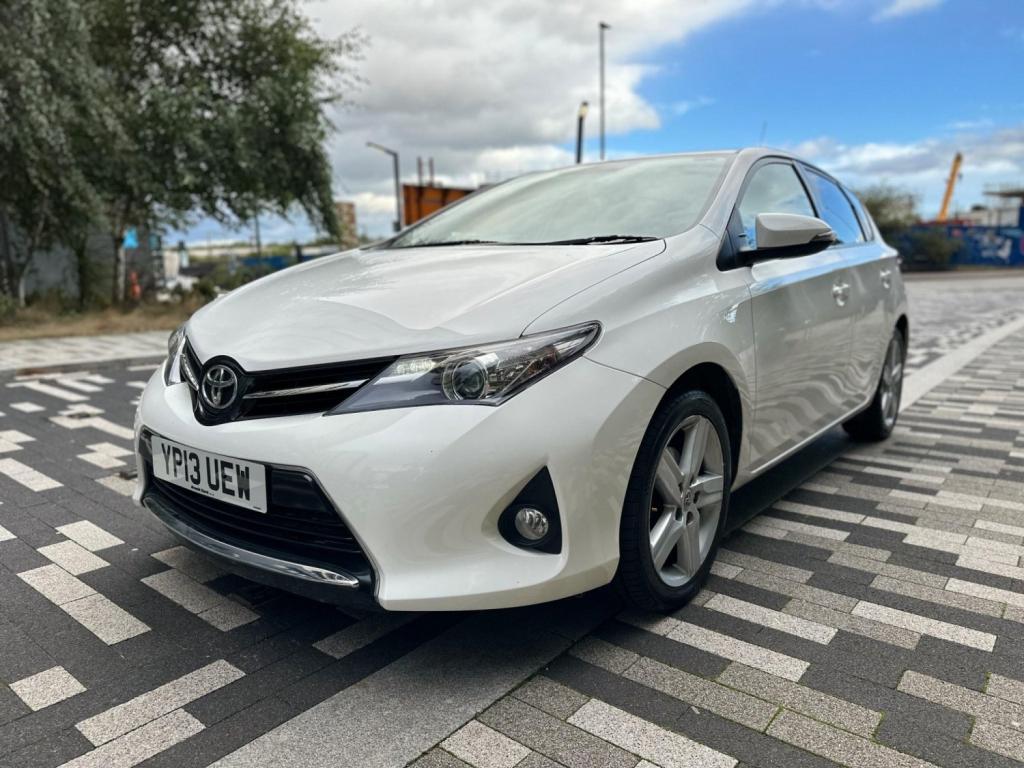 TOYOTA AURIS