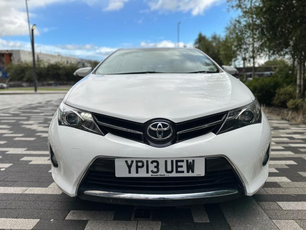 TOYOTA AURIS