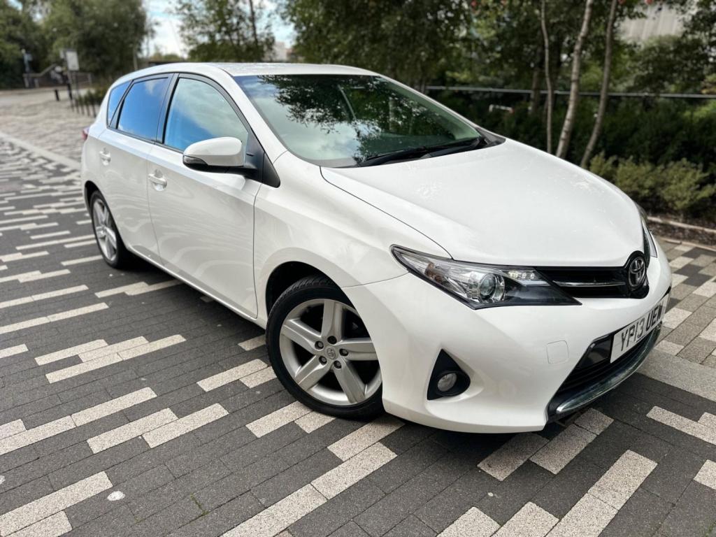 TOYOTA AURIS