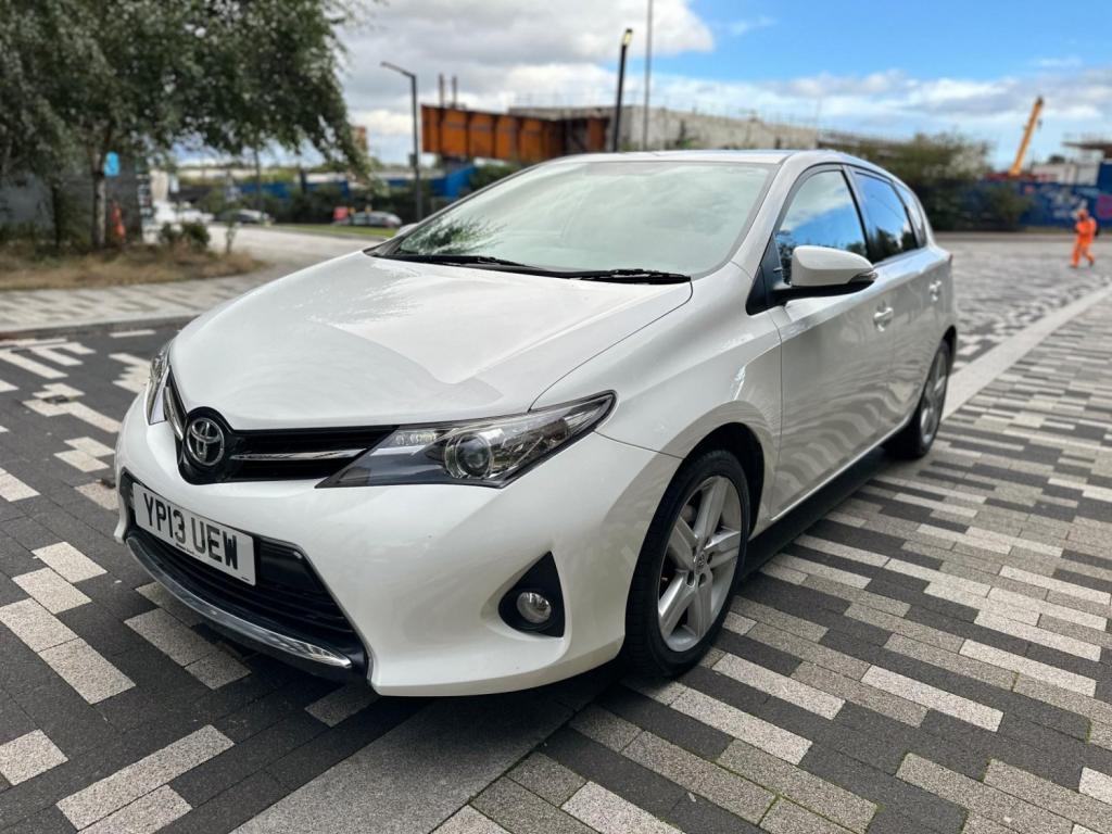 TOYOTA AURIS