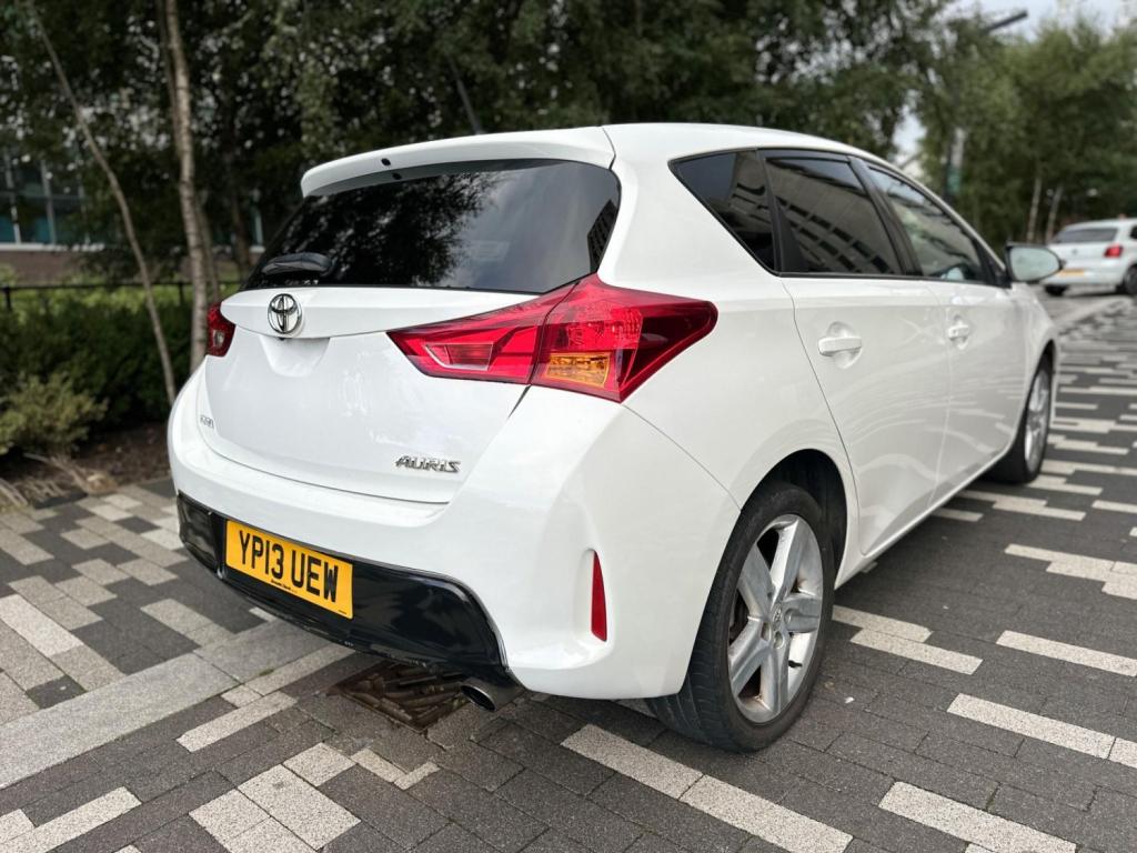 TOYOTA AURIS