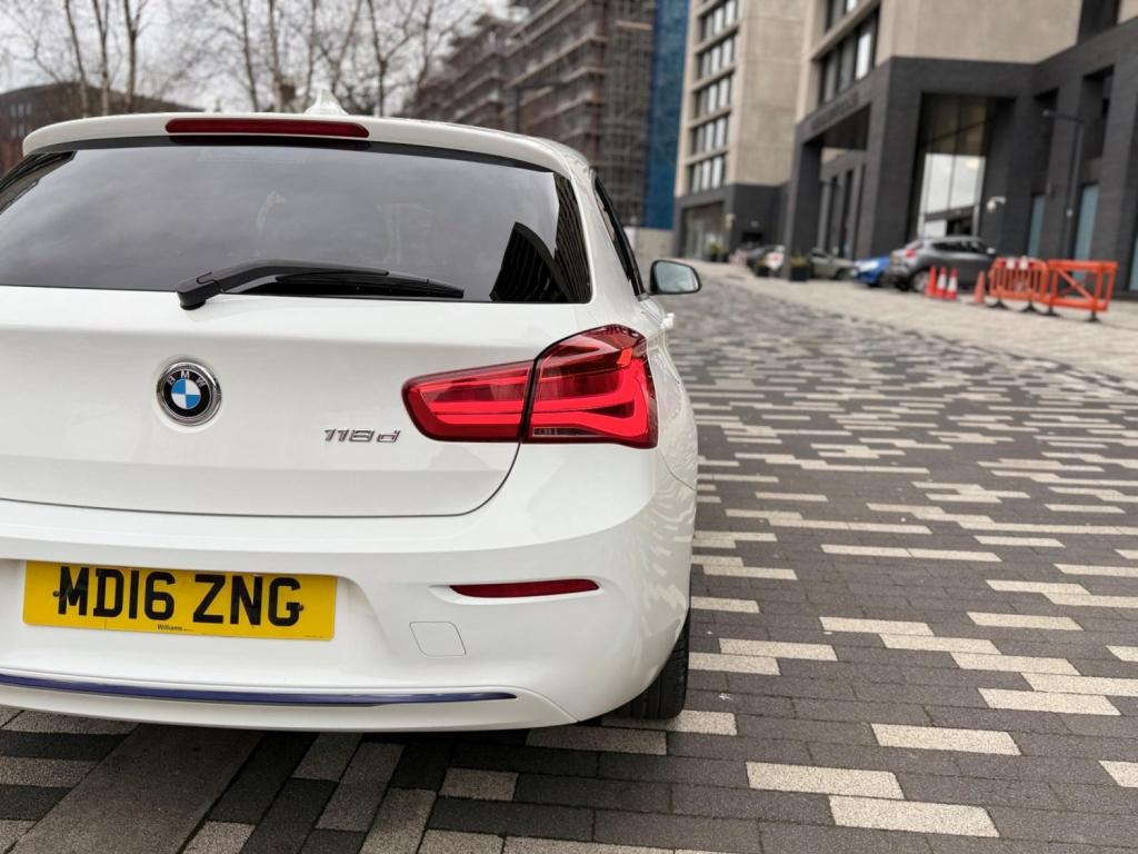 BMW 1 SERIES