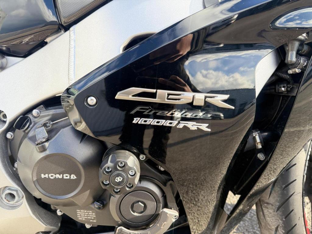 HONDA CBR1000RR Fireblade