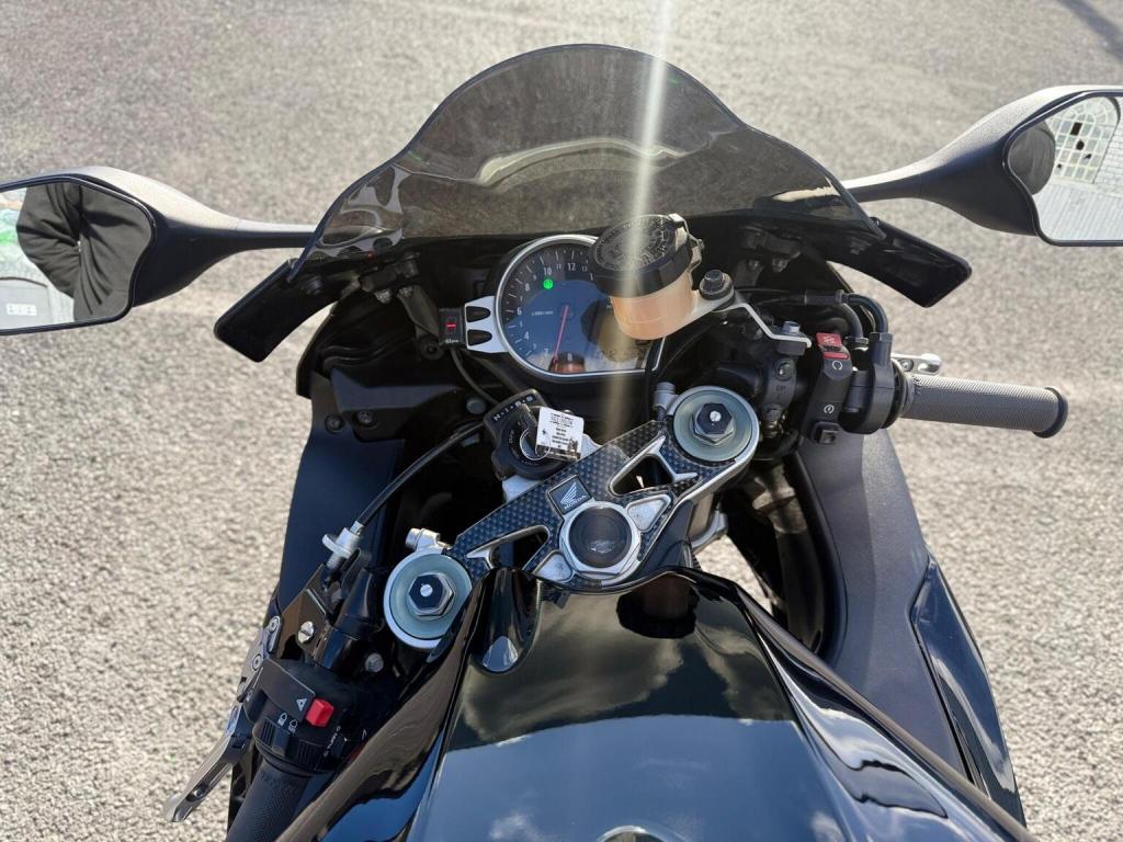 HONDA CBR1000RR Fireblade