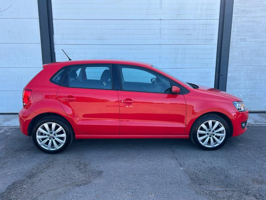 VOLKSWAGEN POLO