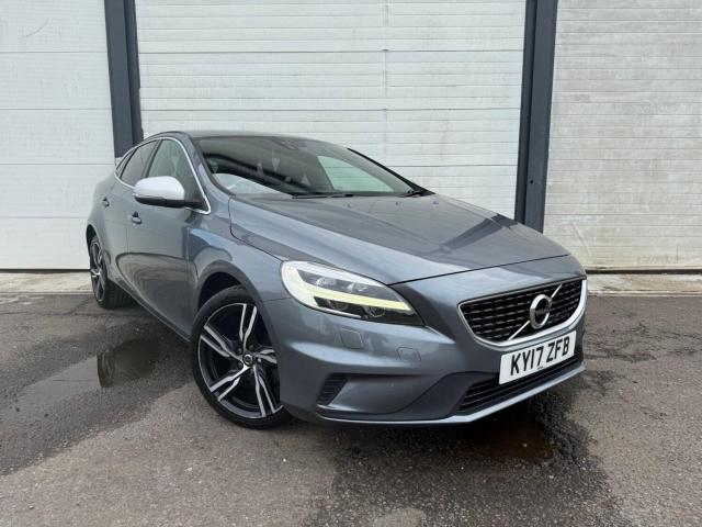 VOLVO V40 2.0 R-Design Pro D2