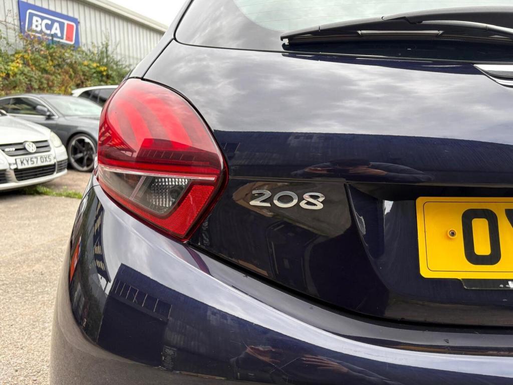 PEUGEOT 208