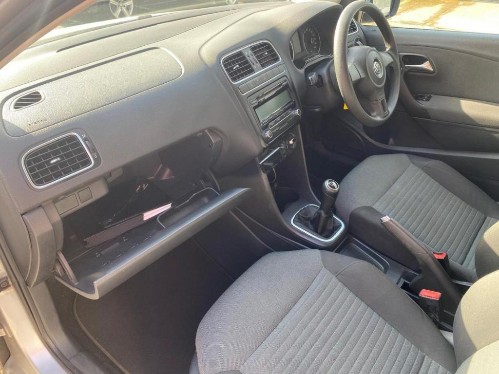 VOLKSWAGEN POLO