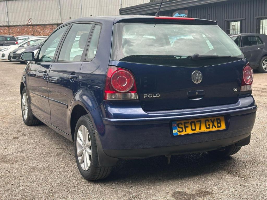VOLKSWAGEN POLO