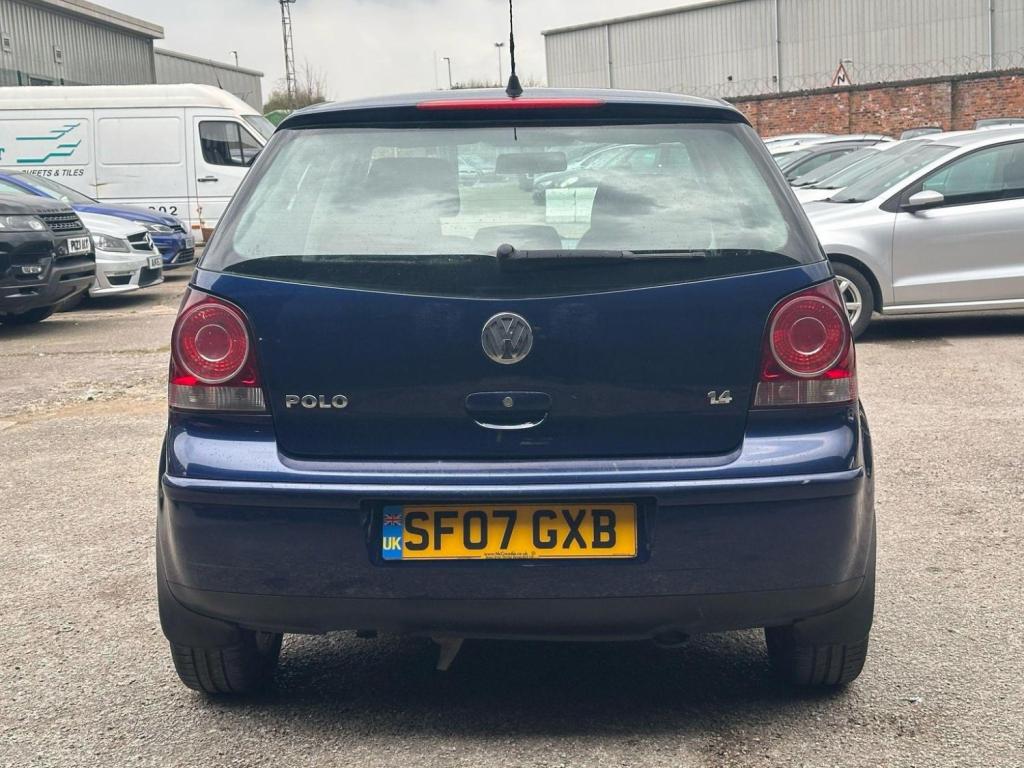 VOLKSWAGEN POLO