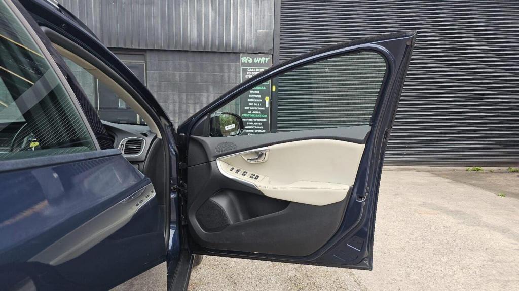 VOLVO V40 CROSS COUNTRY