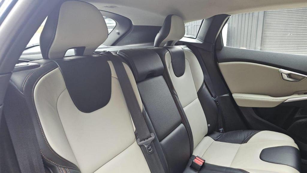 VOLVO V40 CROSS COUNTRY