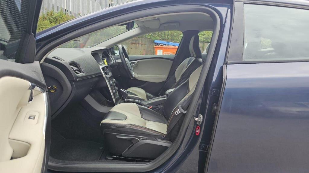 VOLVO V40 CROSS COUNTRY