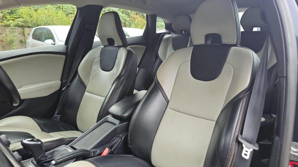 VOLVO V40 CROSS COUNTRY