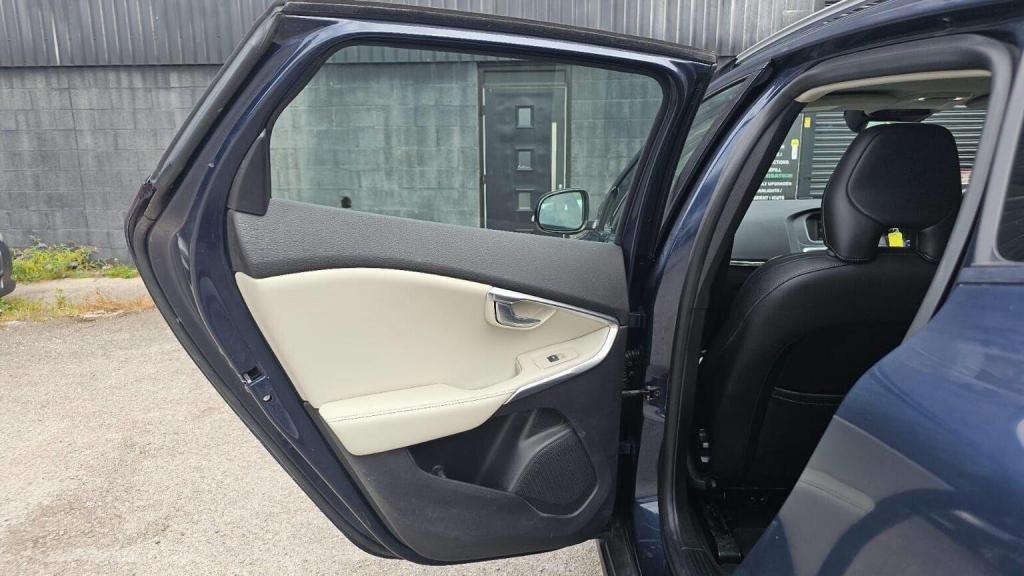 VOLVO V40 CROSS COUNTRY