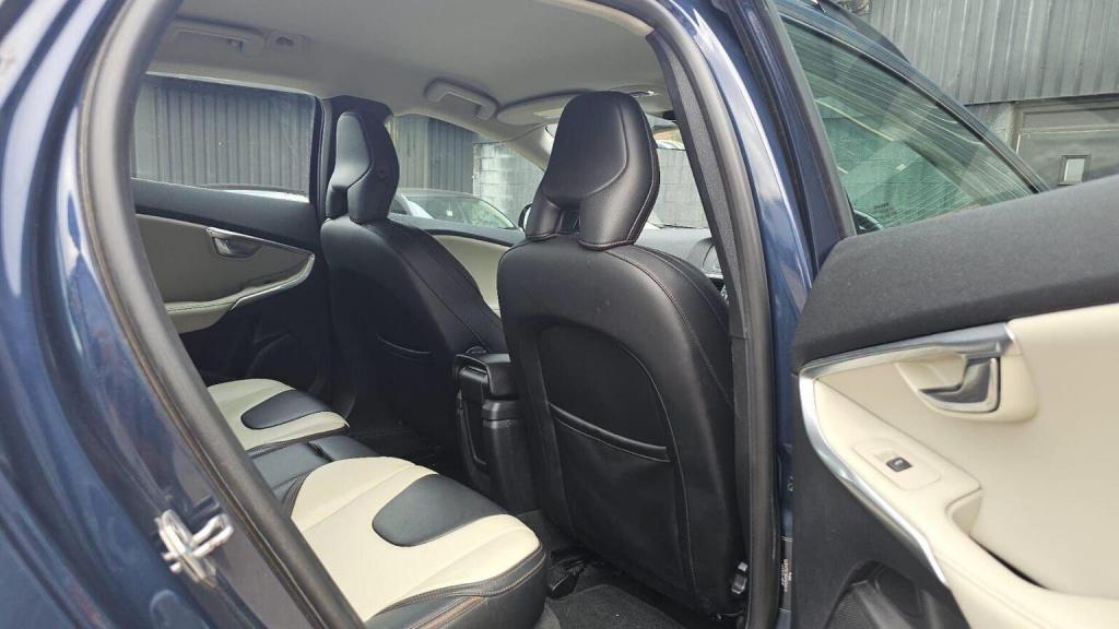 VOLVO V40 CROSS COUNTRY