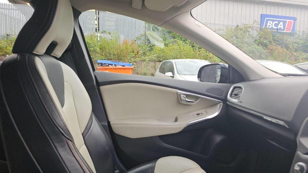 VOLVO V40 CROSS COUNTRY