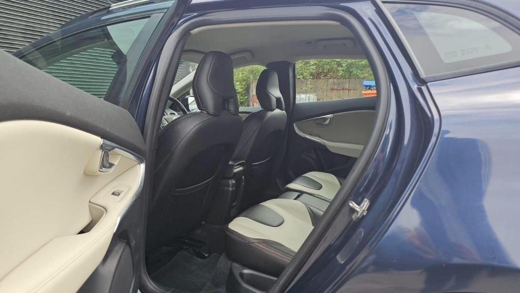 VOLVO V40 CROSS COUNTRY