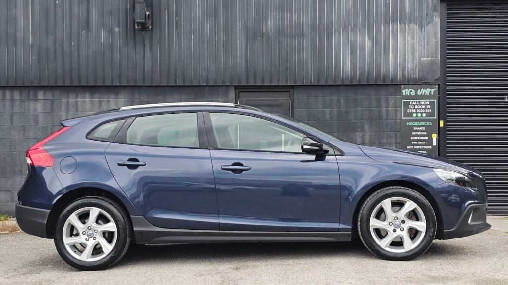 VOLVO V40 CROSS COUNTRY