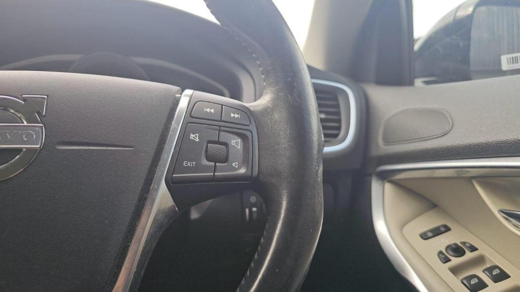 VOLVO V40 CROSS COUNTRY