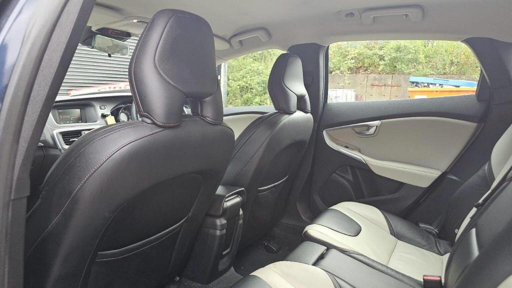 VOLVO V40 CROSS COUNTRY