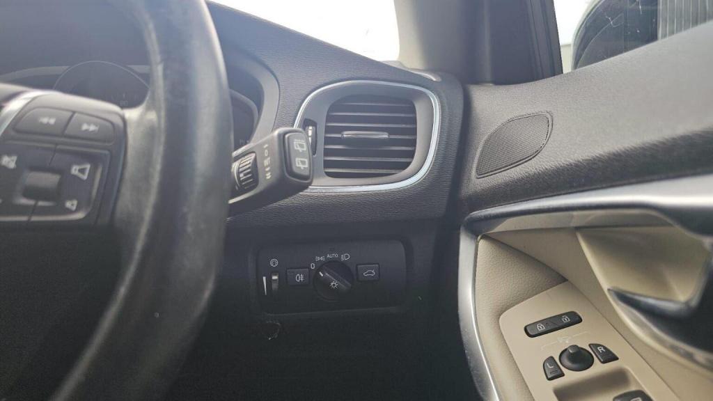 VOLVO V40 CROSS COUNTRY