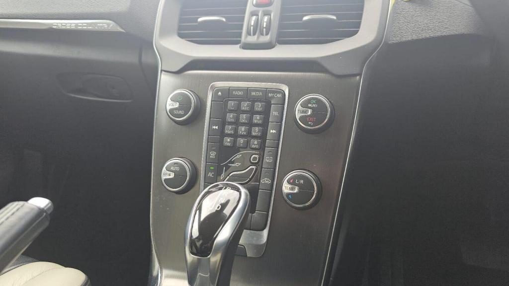 VOLVO V40 CROSS COUNTRY