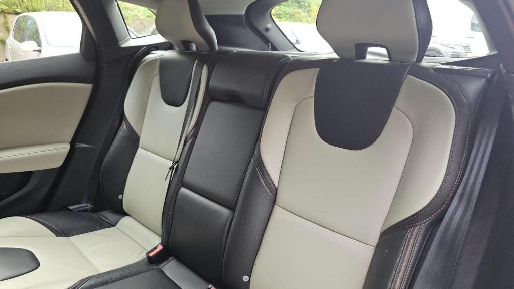 VOLVO V40 CROSS COUNTRY