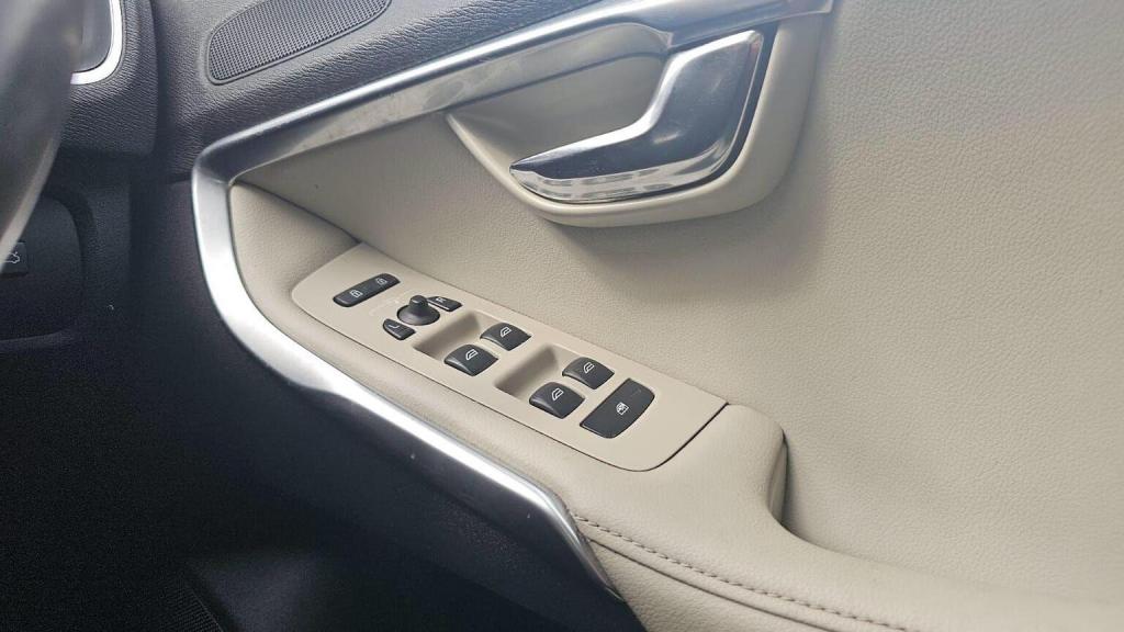 VOLVO V40 CROSS COUNTRY