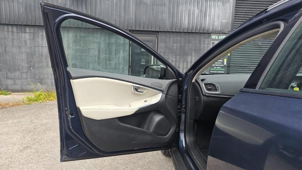 VOLVO V40 CROSS COUNTRY