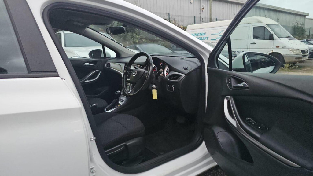 VAUXHALL ASTRA