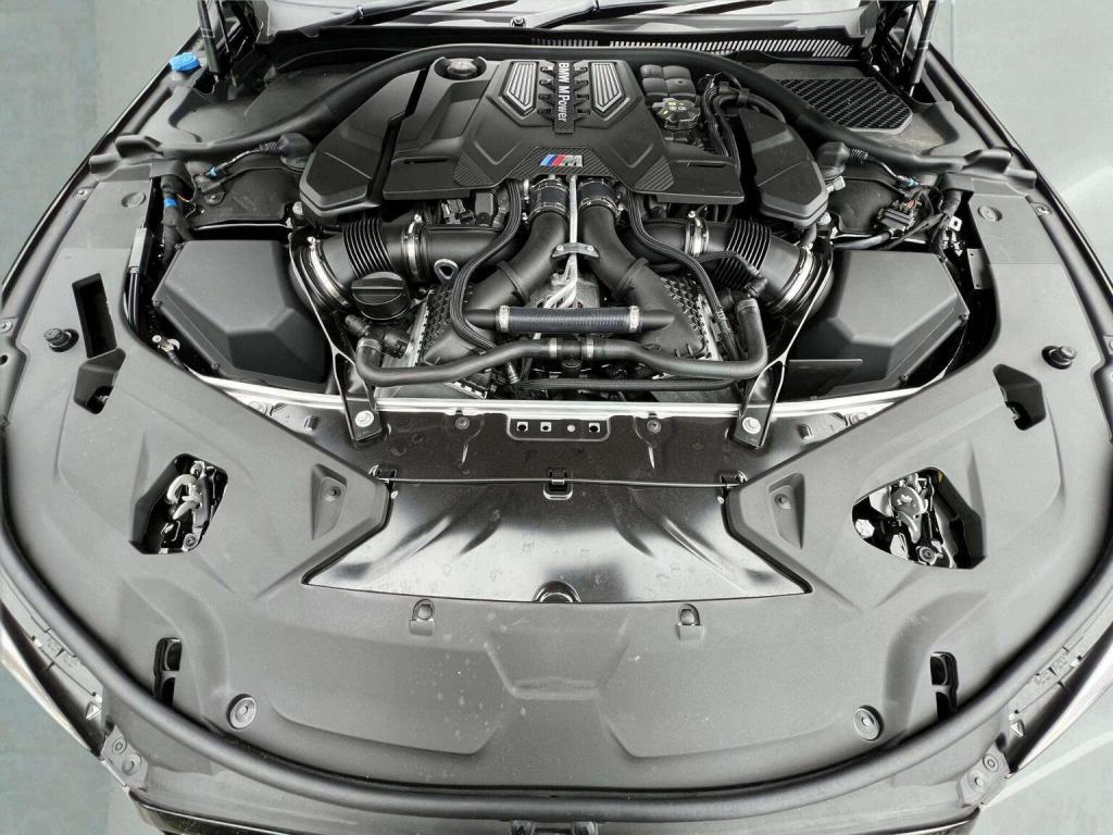 BMW M8